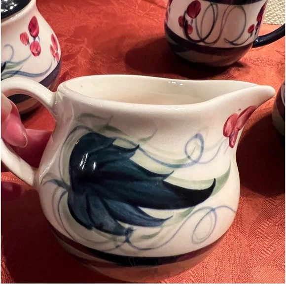 Gail Pittman Sugar bowl w/lid & Creamer Grapevine Design - Picture 3 of 4